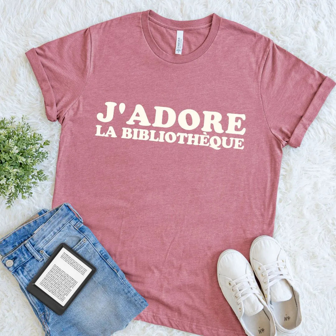 Heather mauve French reader shirt celebrating a love of libraries with bold cream typography