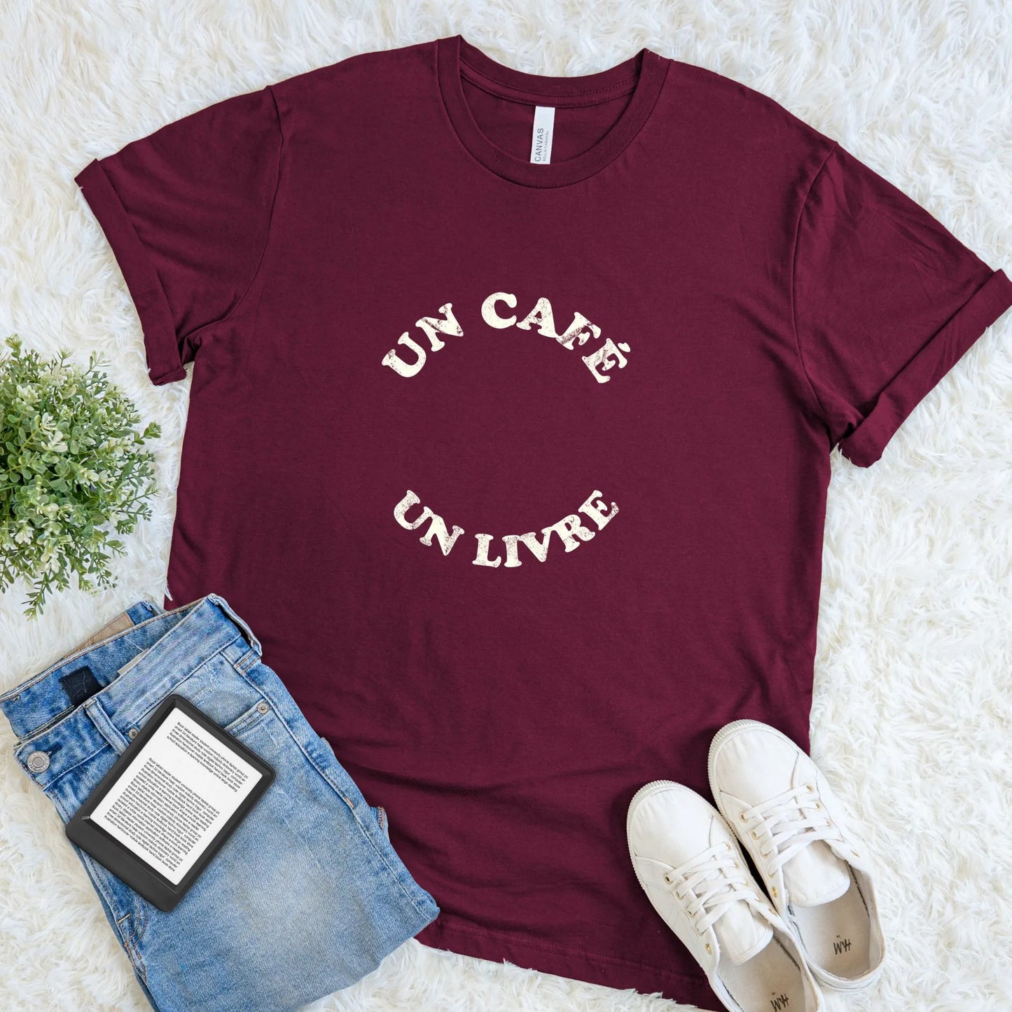 Minimalist literary shirt with Un Café Un Livre quote on maroon red tee