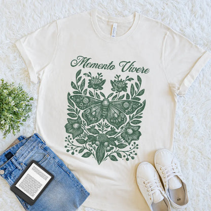 Beige bookish T-shirt with Memento Vivere quote and butterfly floral illustration