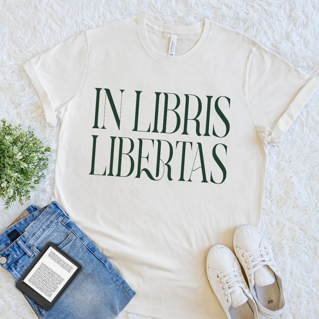 Natural book lover T-shirt with dark green “In Libris Libertas” Latin quote, dark academia reader tee with vintage literary typography for book and library lovers.