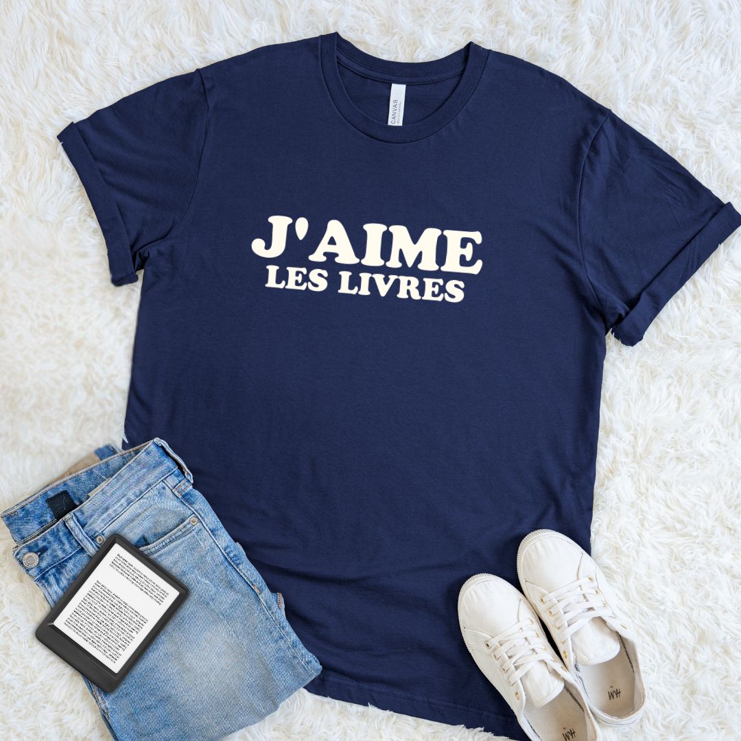Navy J’aime les livres graphic tee with cream lettering for librarians, readers, and bookstore regulars